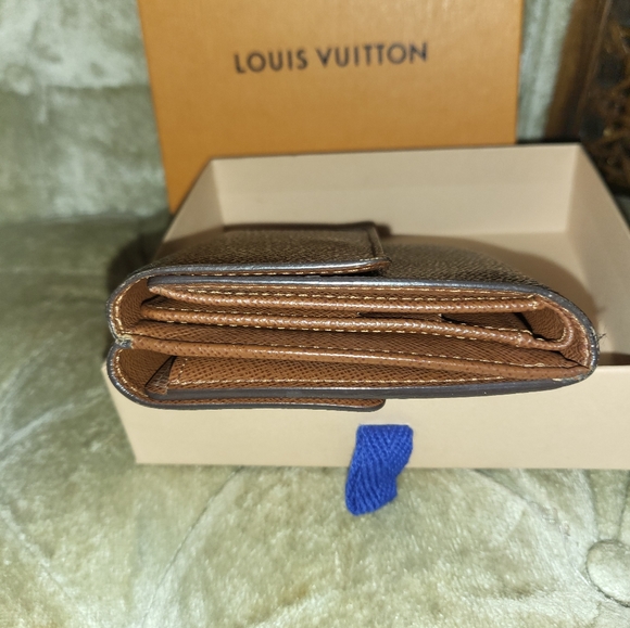 Authentic Louis Vuitton Monogram small compact wallet - Picture 3 of 7